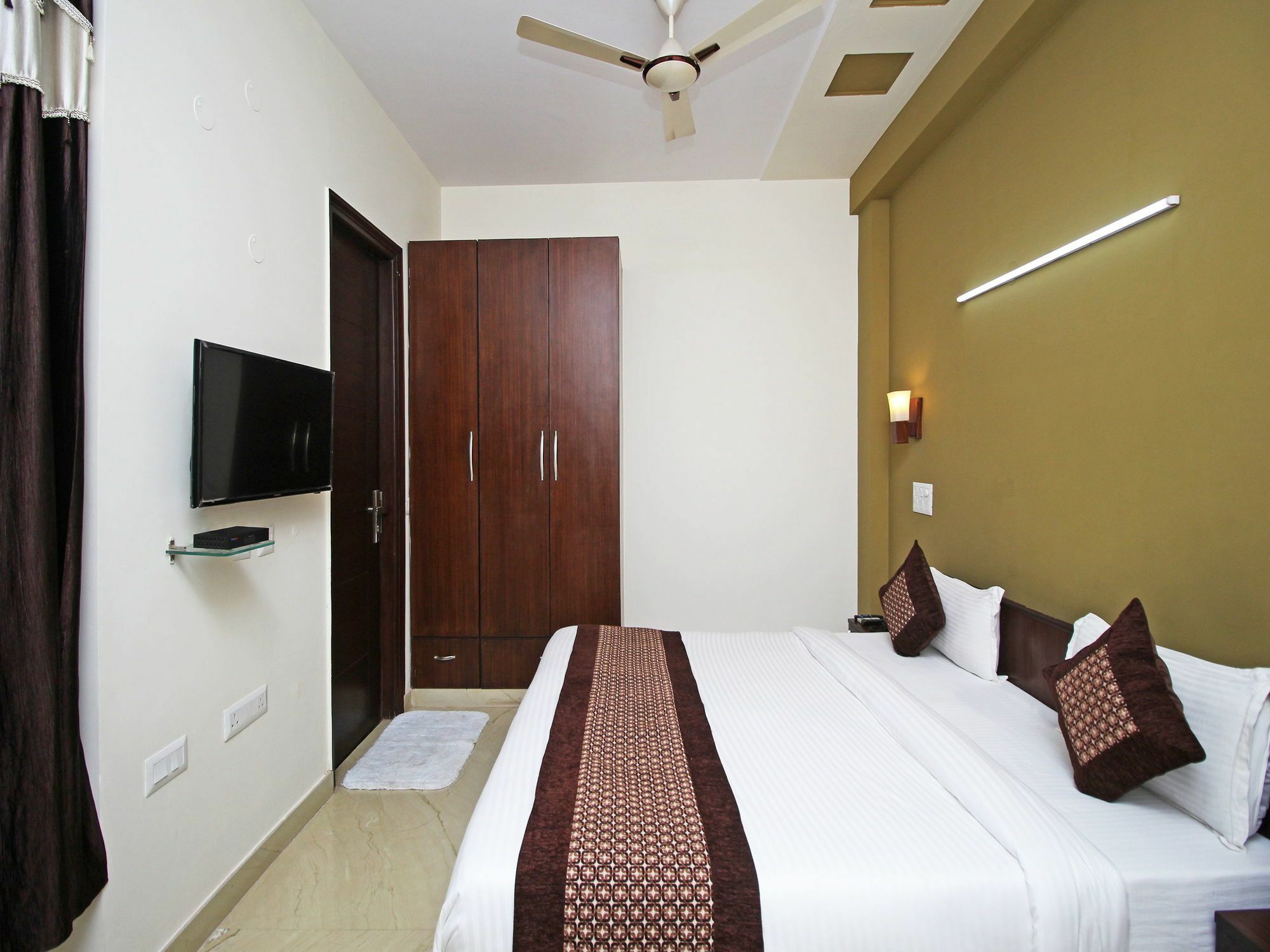 Fabhotel Mannat Residency Sec 52 คูร์เคาน์ ภายนอก รูปภาพ