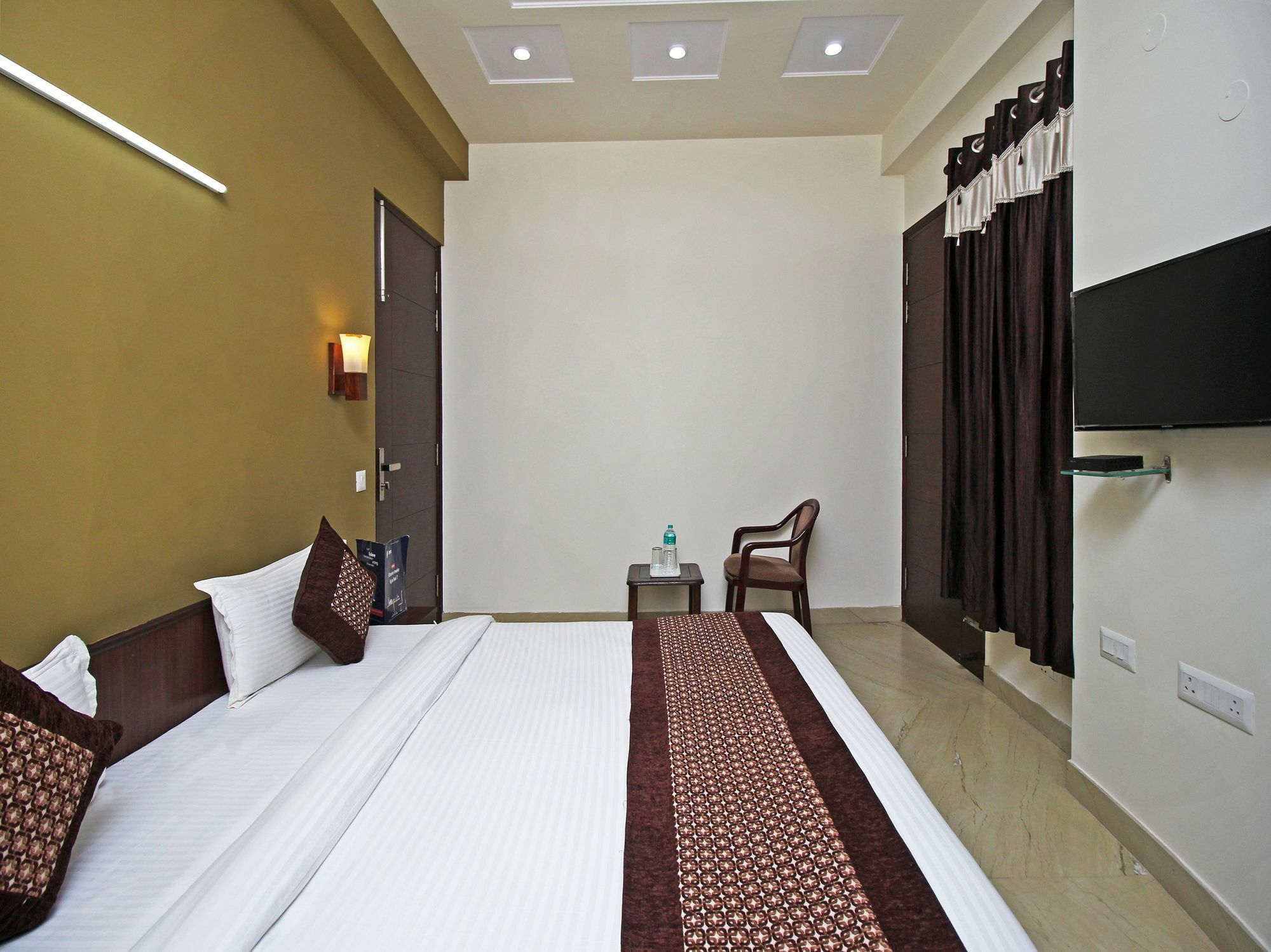 Fabhotel Mannat Residency Sec 52 คูร์เคาน์ ภายนอก รูปภาพ