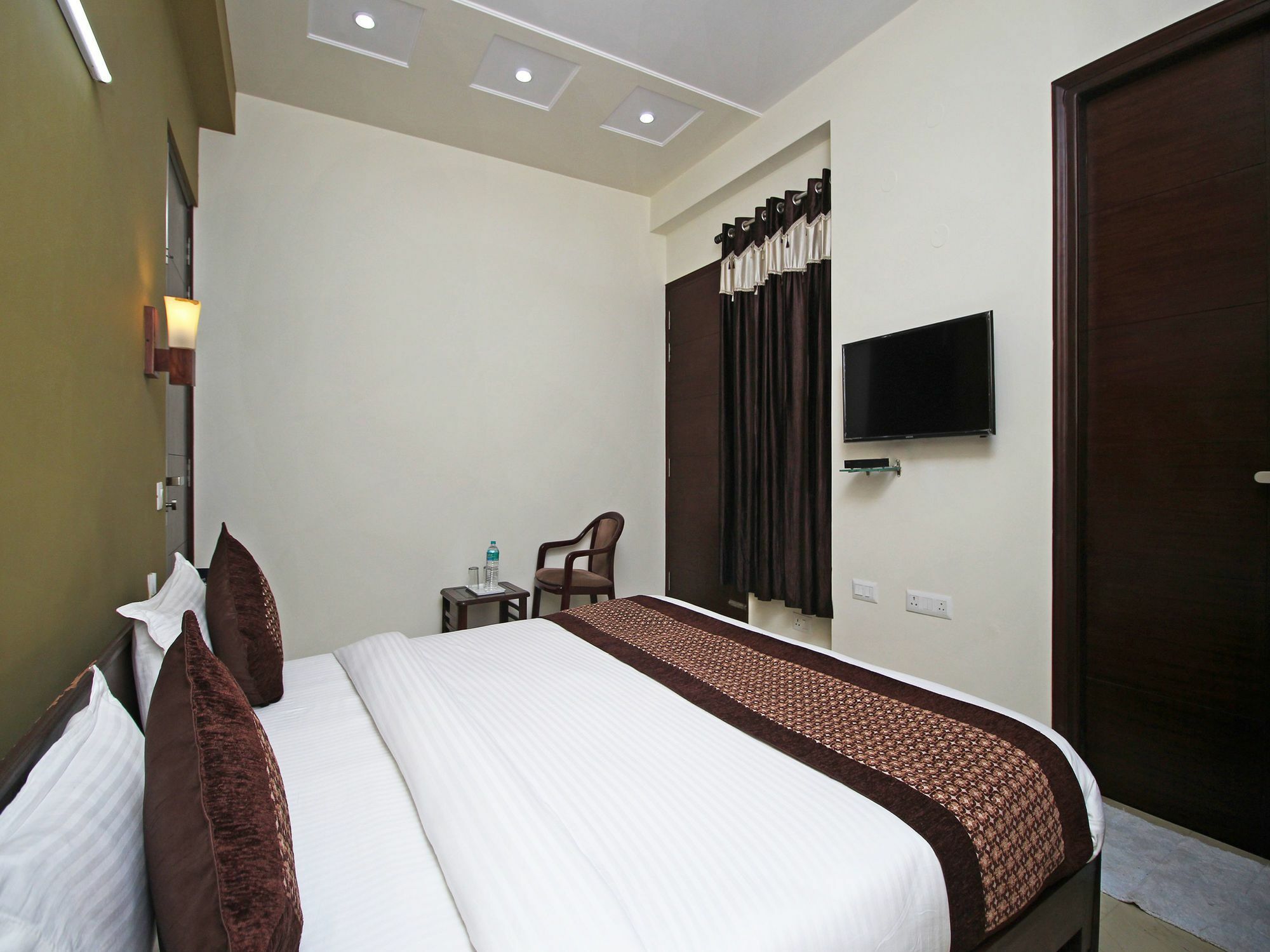 Fabhotel Mannat Residency Sec 52 คูร์เคาน์ ภายนอก รูปภาพ